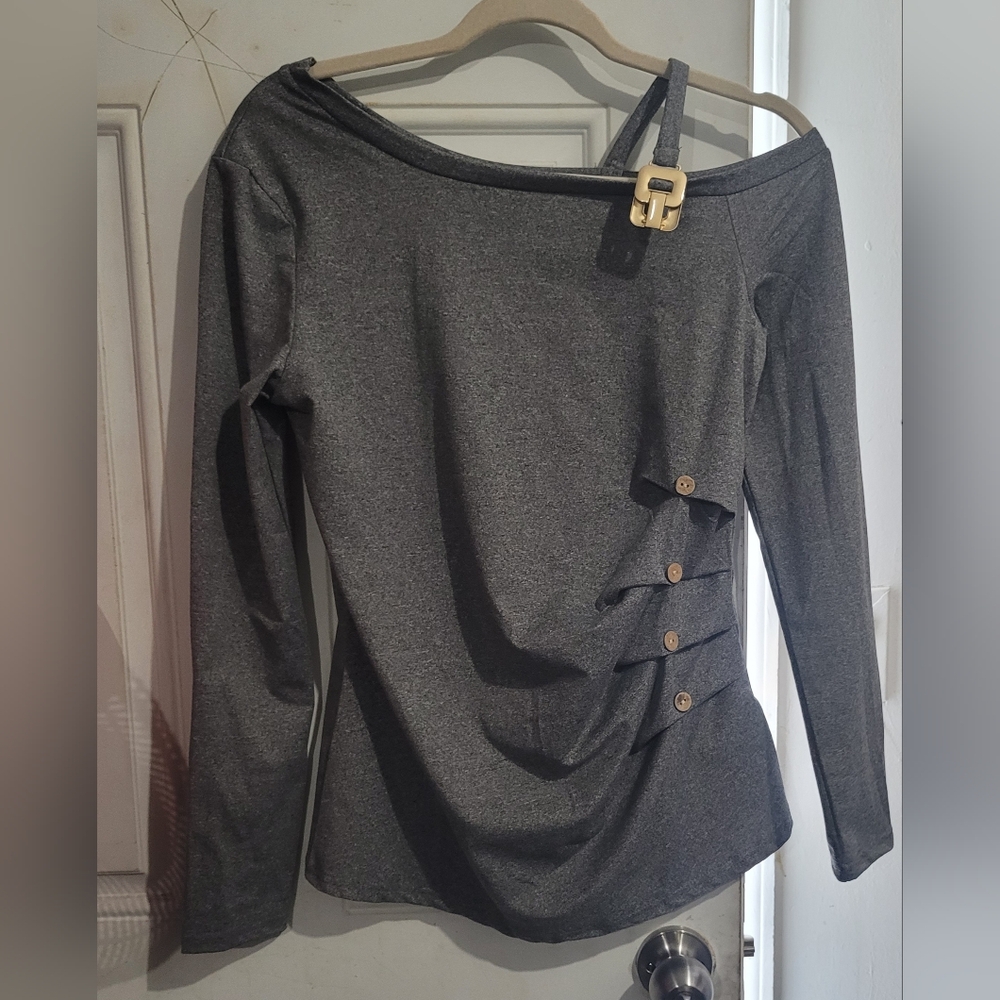 Gray long sleeve shirt